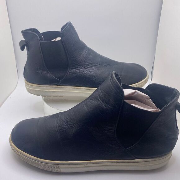 J/SLIDES Black LeatherSneakers Booties
Size 8.5 - Picture 5 of 8